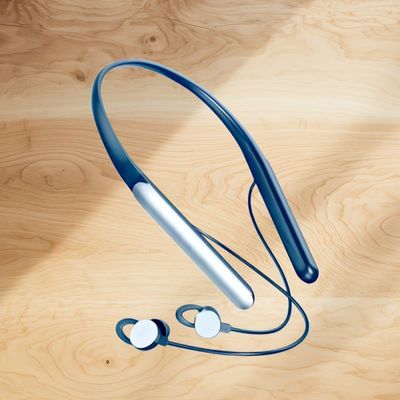 Za szyją Bluetooth - urządzenie wspomagające głuchych z technologią tłumienia echosu